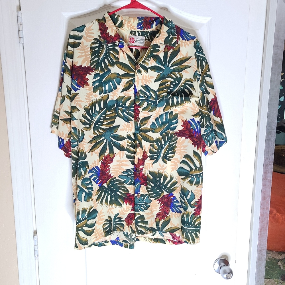 Hawaiin style shirt short sleeves rayon unisex size L multi coloed.